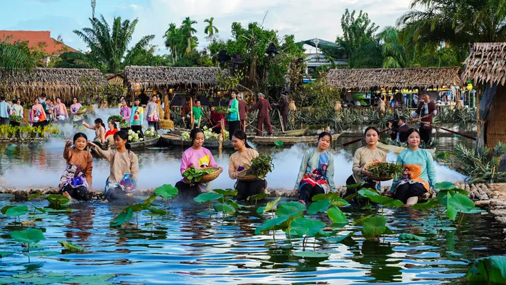 Ấn tượng với màn trình diễn áo bà ba tại Festival ở Hậu Giang - Ảnh 1.