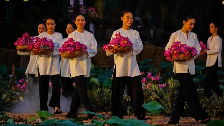 Ấn tượng với màn trình diễn áo bà ba tại Festival ở Hậu Giang - Ảnh 6.