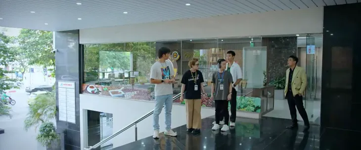Không ngại cưới chỉ cần một lý do - Tập 4: Say rượu, Yến (Hoàng Thuỳ Linh) mượn Phong (Nhan Phúc Vinh) làm người yêu - Ảnh 11. Không ngại cưới chỉ cần một lý do - Tập 4: Say rượu, Yến (Hoàng Thuỳ Linh) mượn Phong (Nhan Phúc Vinh) làm người yêu - Ảnh 11.