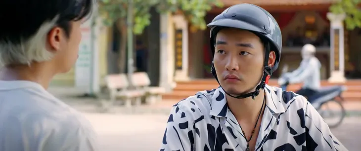 Không ngại cưới chỉ cần một lý do - Tập 4: Say rượu, Yến (Hoàng Thuỳ Linh) mượn Phong (Nhan Phúc Vinh) làm người yêu - Ảnh 5. Không ngại cưới chỉ cần một lý do - Tập 4: Say rượu, Yến (Hoàng Thuỳ Linh) mượn Phong (Nhan Phúc Vinh) làm người yêu - Ảnh 5.