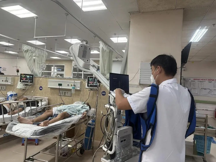 Hai nạn nhân vụ tai nạn xe khách ở Đồng Nai tiên lượng rất nặng - Ảnh 2. Hai nạn nhân vụ tai nạn xe khách ở Đồng Nai tiên lượng rất nặng - Ảnh 2.