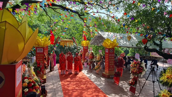 Liên hoan thực hành tín ngưỡng thờ Mẫu Tam phủ - Ảnh 2.