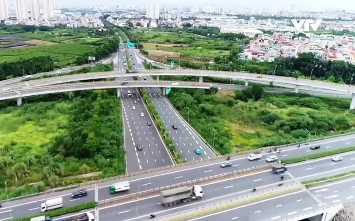 Ngày cuối nghỉ lễ, nhiều cửa ngõ Hà Nội và TP Hồ Chí Minh không quá ùn tắc - Ảnh 1. Ngày cuối nghỉ lễ, nhiều cửa ngõ Hà Nội và TP Hồ Chí Minh không quá ùn tắc - Ảnh 1.