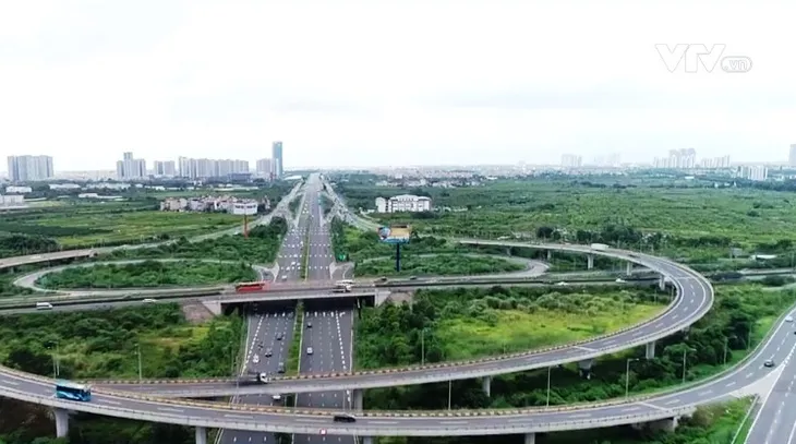 Ngày cuối nghỉ lễ, nhiều cửa ngõ Hà Nội và TP Hồ Chí Minh không quá ùn tắc - Ảnh 3. Ngày cuối nghỉ lễ, nhiều cửa ngõ Hà Nội và TP Hồ Chí Minh không quá ùn tắc - Ảnh 3.