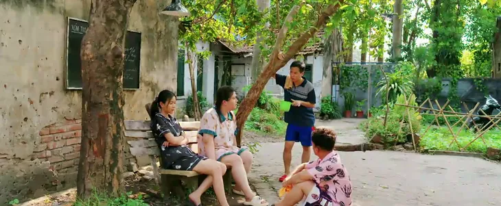 Làng trong phố - Tập 26: Nhung xin lỗi Hiếu nhưng không chịu xin lỗi Hoài - Ảnh 2. Làng trong phố - Tập 26: Nhung xin lỗi Hiếu nhưng không chịu xin lỗi Hoài - Ảnh 2.