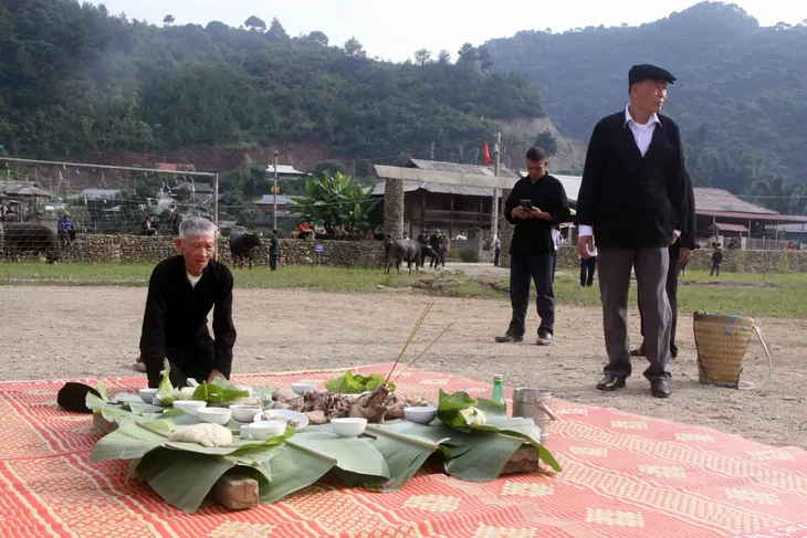 Gần 100 thí sinh tranh tài cuộc thi... Hoàng tử trâu - Ảnh 1. Gần 100 thí sinh tranh tài cuộc thi... Hoàng tử trâu - Ảnh 1.
