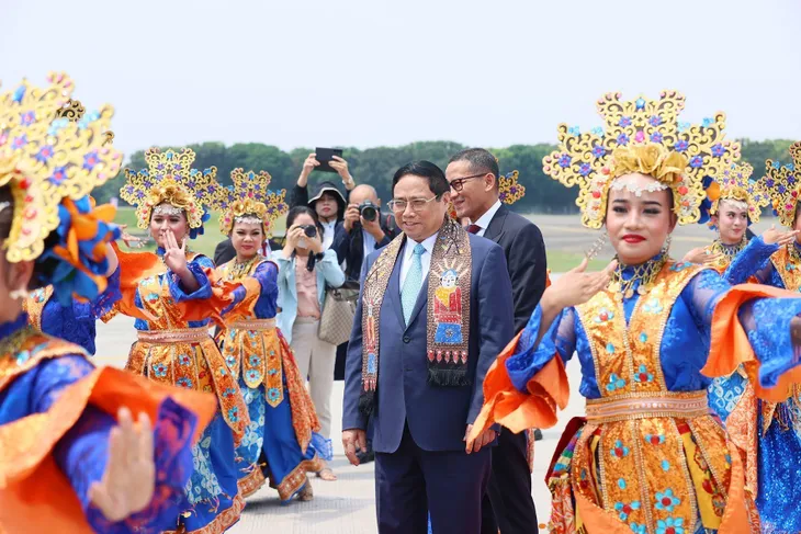Thủ tướng Phạm Minh Chính đến Indonesia, bắt đầu tham dự Hội nghị cấp cao ASEAN lần thứ 4 - Ảnh 3. Thủ tướng Phạm Minh Chính đến Indonesia, bắt đầu tham dự Hội nghị cấp cao ASEAN lần thứ 4 - Ảnh 3.