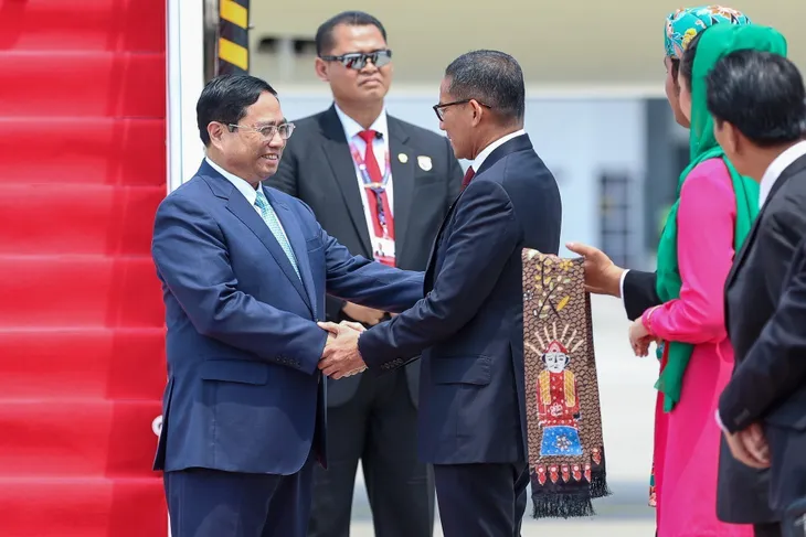 Thủ tướng Phạm Minh Chính đến Indonesia, bắt đầu tham dự Hội nghị cấp cao ASEAN lần thứ 4 - Ảnh 2. Thủ tướng Phạm Minh Chính đến Indonesia, bắt đầu tham dự Hội nghị cấp cao ASEAN lần thứ 4 - Ảnh 2.