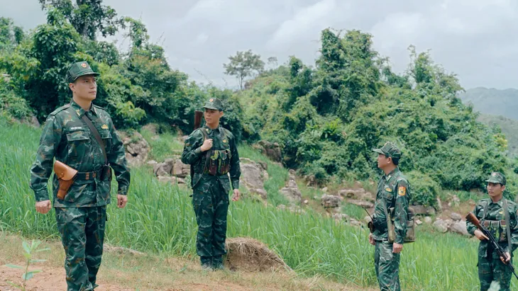 Cuộc chiến không giới tuyến: Phim truyền hình chân thực, giàu cảm xúc về người lính biên phòng - Ảnh 3. Cuộc chiến không giới tuyến: Phim truyền hình chân thực, giàu cảm xúc về người lính biên phòng - Ảnh 3.