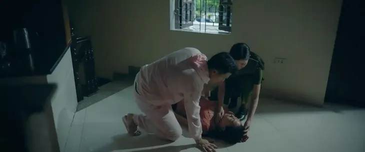 Biệt dược đen - Tập 1: Hé lộ quá khứ đầy ám ảnh của Tuấn (Huỳnh Anh) - Ảnh 15. Biệt dược đen - Tập 1: Hé lộ quá khứ đầy ám ảnh của Tuấn (Huỳnh Anh) - Ảnh 15.
