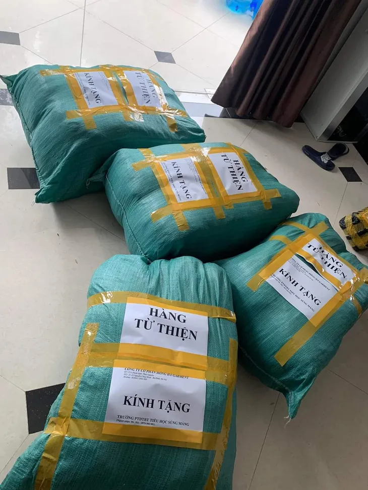 Đồng phục Hồng Hà chung tay hỗ trợ, trao yêu thương đến trẻ em vùng cao - Ảnh 3. Đồng phục Hồng Hà chung tay hỗ trợ, trao yêu thương đến trẻ em vùng cao - Ảnh 3.
