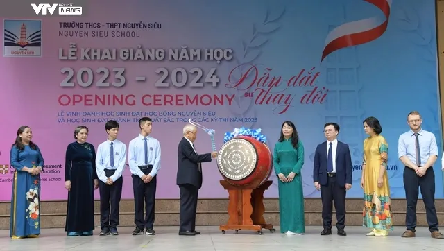 Khai giảng năm học mới 2023-2023: Lấy học sinh làm trung tâm, hướng tới trường học hạnh phúc - Ảnh 8. Khai giảng năm học mới 2023-2023: Lấy học sinh làm trung tâm, hướng tới trường học hạnh phúc - Ảnh 8.