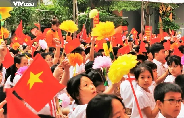 Khai giảng năm học mới 2023-2023: Lấy học sinh làm trung tâm, hướng tới trường học hạnh phúc - Ảnh 3. Khai giảng năm học mới 2023-2023: Lấy học sinh làm trung tâm, hướng tới trường học hạnh phúc - Ảnh 3.