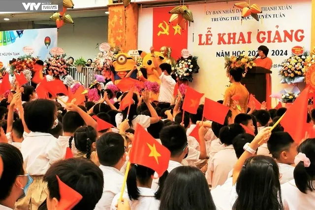 Khai giảng năm học mới 2023-2023: Lấy học sinh làm trung tâm, hướng tới trường học hạnh phúc - Ảnh 2. Khai giảng năm học mới 2023-2023: Lấy học sinh làm trung tâm, hướng tới trường học hạnh phúc - Ảnh 2.
