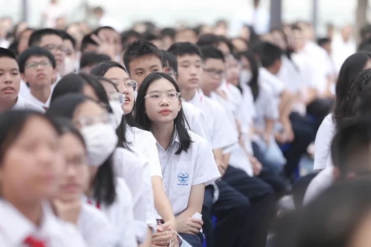 Thầy - trò cả nước rộn ràng bước vào năm học mới - Ảnh 16. Thầy - trò cả nước rộn ràng bước vào năm học mới - Ảnh 16.