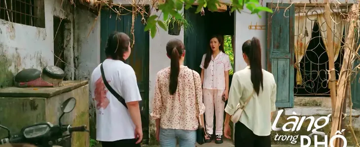 Làng trong phố - Tập 27: Hội chị em ép Nhung rời khỏi xóm trọ - Ảnh 1. Làng trong phố - Tập 27: Hội chị em ép Nhung rời khỏi xóm trọ - Ảnh 1.