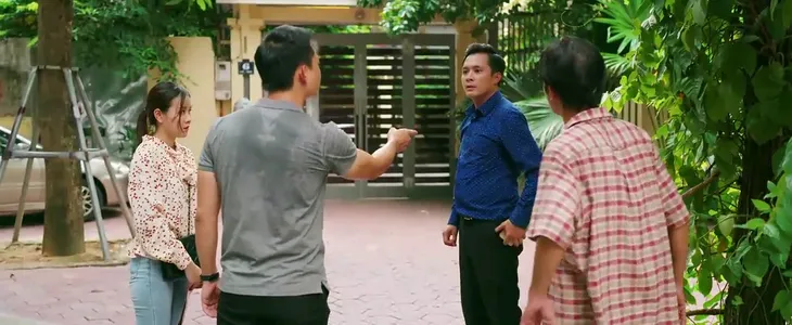 Làng trong phố - Tập 27: Anh em xóm trọ ra tay dạy dỗ tên quản đốc sở khanh bắt Dành phá thai - Ảnh 10. Làng trong phố - Tập 27: Anh em xóm trọ ra tay dạy dỗ tên quản đốc sở khanh bắt Dành phá thai - Ảnh 10.