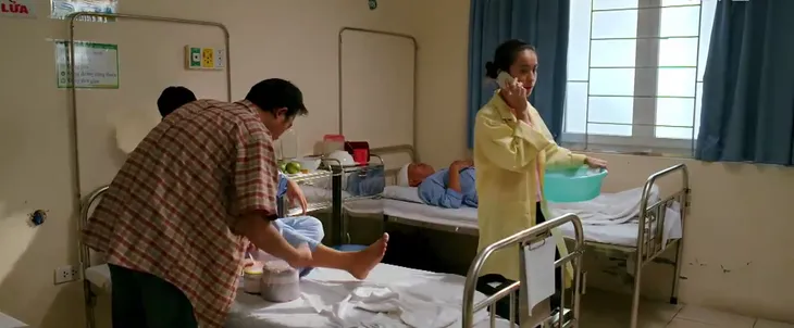 Làng trong phố - Tập 27: Anh em xóm trọ ra tay dạy dỗ tên quản đốc sở khanh bắt Dành phá thai - Ảnh 9. Làng trong phố - Tập 27: Anh em xóm trọ ra tay dạy dỗ tên quản đốc sở khanh bắt Dành phá thai - Ảnh 9.