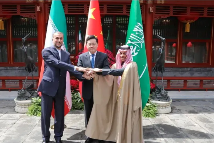 Đại sứ Saudi Arabia đầu tiên đến Iran sau khi hai nước nối lại qua hệ ngoại giao - Ảnh 1. Đại sứ Saudi Arabia đầu tiên đến Iran sau khi hai nước nối lại qua hệ ngoại giao - Ảnh 1.