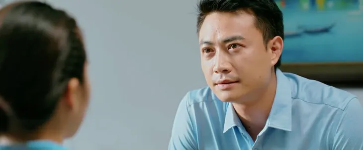 Làng trong phố - Tập 28: Hiếu tự ti vì mất việc đúng lúc Hoài sắp được thăng chức - Ảnh 10. Làng trong phố - Tập 28: Hiếu tự ti vì mất việc đúng lúc Hoài sắp được thăng chức - Ảnh 10.