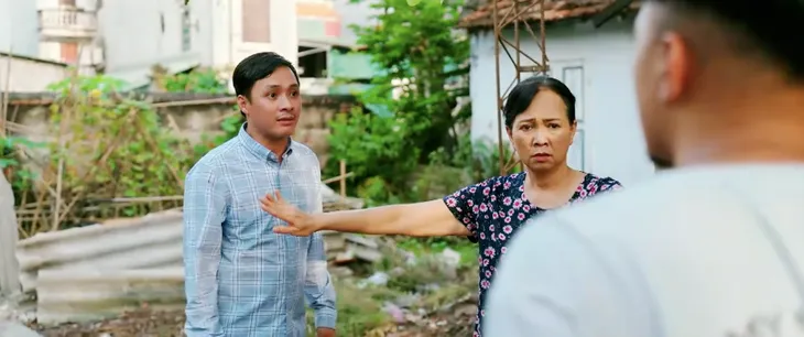 Làng trong phố - Tập 28: Hiếu tự ti vì mất việc đúng lúc Hoài sắp được thăng chức - Ảnh 19. Làng trong phố - Tập 28: Hiếu tự ti vì mất việc đúng lúc Hoài sắp được thăng chức - Ảnh 19.