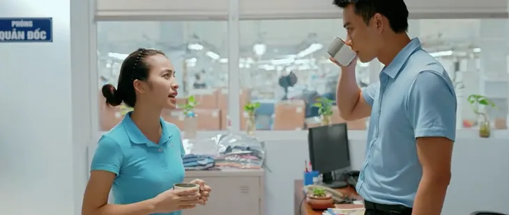 Làng trong phố - Tập 28: Hiếu tự ti vì mất việc đúng lúc Hoài sắp được thăng chức - Ảnh 8. Làng trong phố - Tập 28: Hiếu tự ti vì mất việc đúng lúc Hoài sắp được thăng chức - Ảnh 8.