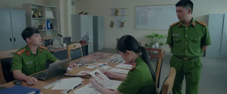 Biệt dược đen - Tập 3: Cô gái bí ẩn tóc đỏ liên quan vụ án mạng? - Ảnh 3. Biệt dược đen - Tập 3: Cô gái bí ẩn tóc đỏ liên quan vụ án mạng? - Ảnh 3.