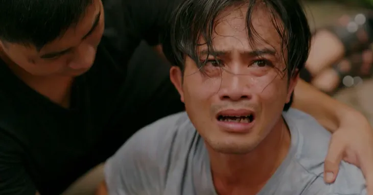 Làng trong phố - Tập 29: Mến kêu cứu khi thấy vợ ngất xỉu - Ảnh 13. Làng trong phố - Tập 29: Mến kêu cứu khi thấy vợ ngất xỉu - Ảnh 13.