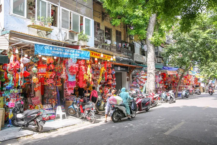 Phố Hàng Mã rực rỡ sắc màu trước Tết Trung thu - Ảnh 7. Phố Hàng Mã rực rỡ sắc màu trước Tết Trung thu - Ảnh 7.