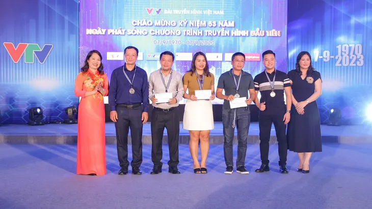 Đài THVN kỷ niệm 53 năm ngày phát sóng chương trình truyền hình đầu tiên - Ảnh 12. Đài THVN kỷ niệm 53 năm ngày phát sóng chương trình truyền hình đầu tiên - Ảnh 12.