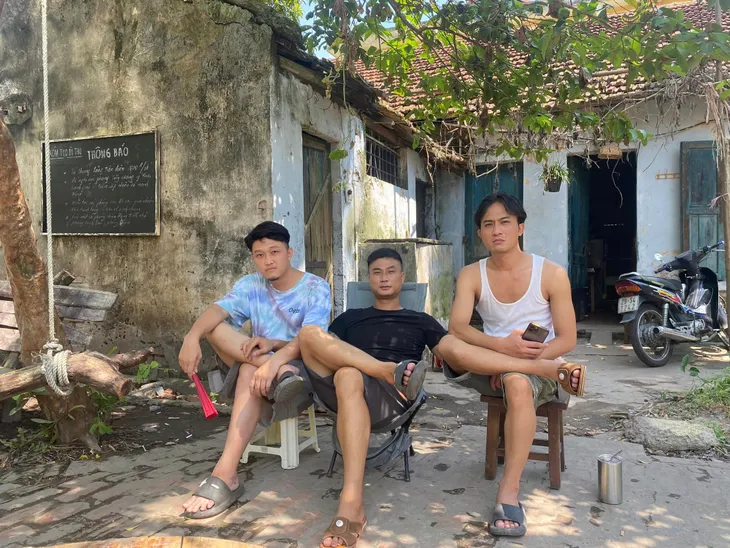 Làng trong phố kết thúc, Duy Hưng đăng loạt ảnh kỷ niệm cùng đoàn phim - Ảnh 17. Làng trong phố kết thúc, Duy Hưng đăng loạt ảnh kỷ niệm cùng đoàn phim - Ảnh 17.