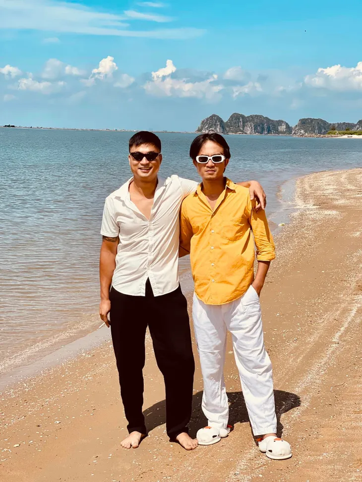 Làng trong phố kết thúc, Duy Hưng đăng loạt ảnh kỷ niệm cùng đoàn phim - Ảnh 10. Làng trong phố kết thúc, Duy Hưng đăng loạt ảnh kỷ niệm cùng đoàn phim - Ảnh 10.
