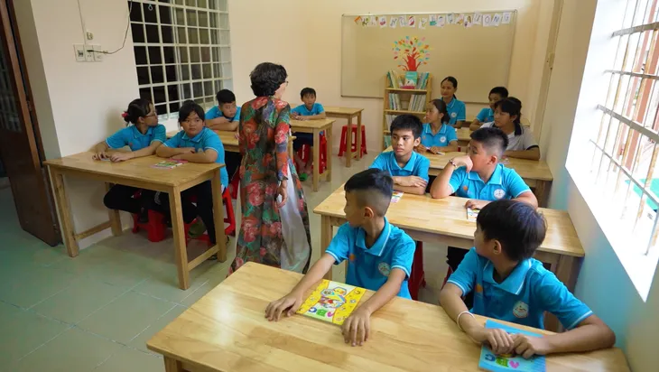 Chuyến xe tử tế tháng 9: Ngày khai giảng đặc biệt tại lớp học tình thương cô Ba - Ảnh 1. Chuyến xe tử tế tháng 9: Ngày khai giảng đặc biệt tại lớp học tình thương cô Ba - Ảnh 1.