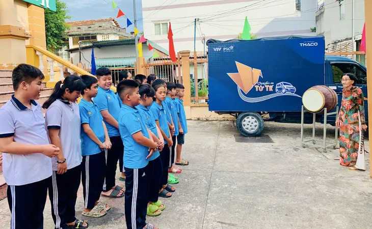 Chuyến xe tử tế tháng 9: Ngày khai giảng đặc biệt tại lớp học tình thương cô Ba - Ảnh 2. Chuyến xe tử tế tháng 9: Ngày khai giảng đặc biệt tại lớp học tình thương cô Ba - Ảnh 2.
