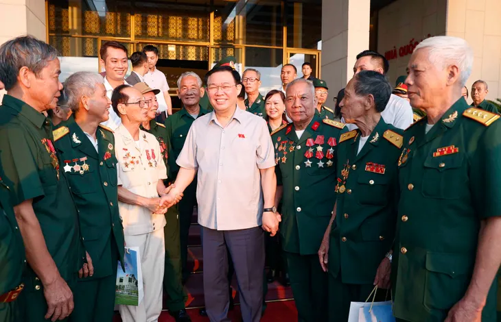 Chủ tịch Quốc hội gặp mặt Hội Chiến sĩ cách mạng bị địch bắt, tù đày tỉnh Nghệ An - Ảnh 1. Chủ tịch Quốc hội gặp mặt Hội Chiến sĩ cách mạng bị địch bắt, tù đày tỉnh Nghệ An - Ảnh 1.