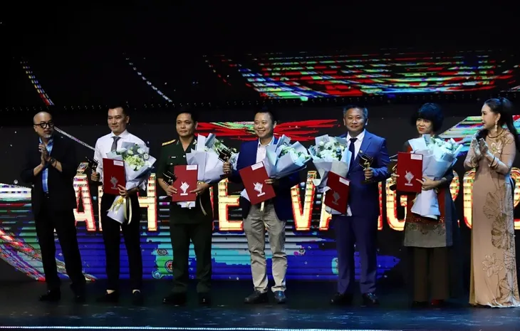 Đài Truyền hình Việt Nam thắng lớn tại giải Cánh diều Vàng 2023 - Ảnh 2. Đài Truyền hình Việt Nam thắng lớn tại giải Cánh diều Vàng 2023 - Ảnh 2.