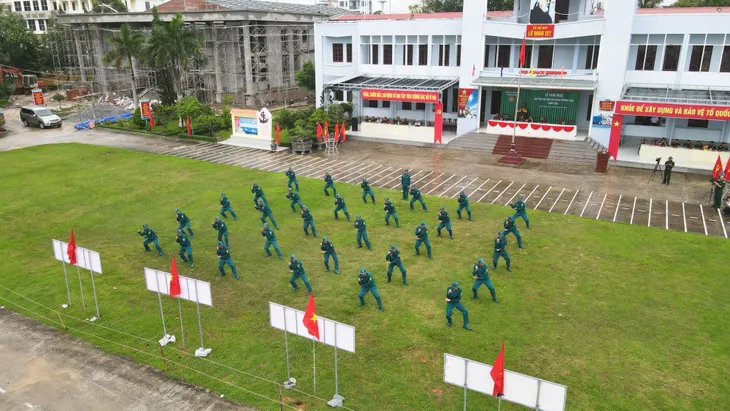 Xem chiến sĩ dân quân trên biển sôi nổi tranh tài - Ảnh 1. Xem chiến sĩ dân quân trên biển sôi nổi tranh tài - Ảnh 1.