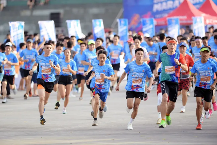 Hơn 500 vận động viên tham gia giải chạy Marathon Tuyên Quang năm 2023 - Ảnh 3. Hơn 500 vận động viên tham gia giải chạy Marathon Tuyên Quang năm 2023 - Ảnh 3.