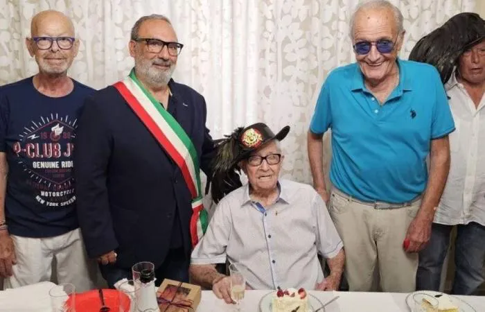 Cụ ông lớn tuổi nhất Italy qua đời ở tuổi 111 - Ảnh 1.