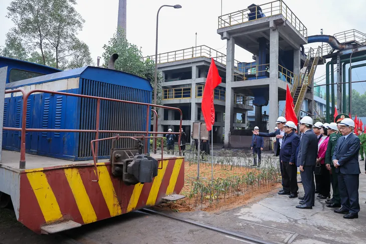 Thủ tướng Phạm Minh Chính: Cao Bằng cần đẩy mạnh phát triển kinh tế cửa khẩu - Ảnh 10.