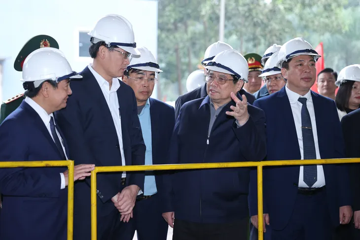 Thủ tướng Phạm Minh Chính: Cao Bằng cần đẩy mạnh phát triển kinh tế cửa khẩu - Ảnh 12.