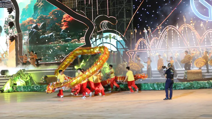 Hình ảnh chương trình nghệ thuật “Hạ Long - Hành trình phát triển, khát vọng rồng bay” - Ảnh 2. Hình ảnh chương trình nghệ thuật “Hạ Long - Hành trình phát triển, khát vọng rồng bay” - Ảnh 2.