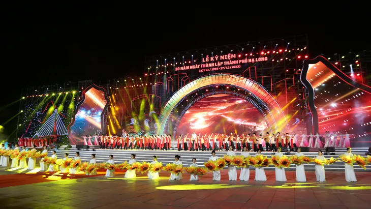 Hình ảnh chương trình nghệ thuật “Hạ Long - Hành trình phát triển, khát vọng rồng bay” - Ảnh 6. Hình ảnh chương trình nghệ thuật “Hạ Long - Hành trình phát triển, khát vọng rồng bay” - Ảnh 6.