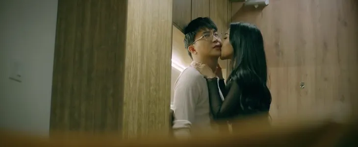 Chúng ta của 8 năm sau - Tập 25: Bị dụ dỗ “lên giường”, Tùng “cắm sừng” Nguyệt thêm lần nữa - Ảnh 23. Chúng ta của 8 năm sau - Tập 25: Bị dụ dỗ “lên giường”, Tùng “cắm sừng” Nguyệt thêm lần nữa - Ảnh 23.