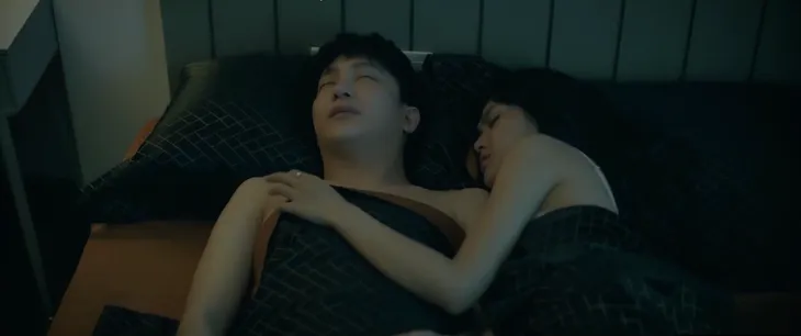 Chúng ta của 8 năm sau - Tập 25: Bị dụ dỗ “lên giường”, Tùng “cắm sừng” Nguyệt thêm lần nữa - Ảnh 26. Chúng ta của 8 năm sau - Tập 25: Bị dụ dỗ “lên giường”, Tùng “cắm sừng” Nguyệt thêm lần nữa - Ảnh 26.