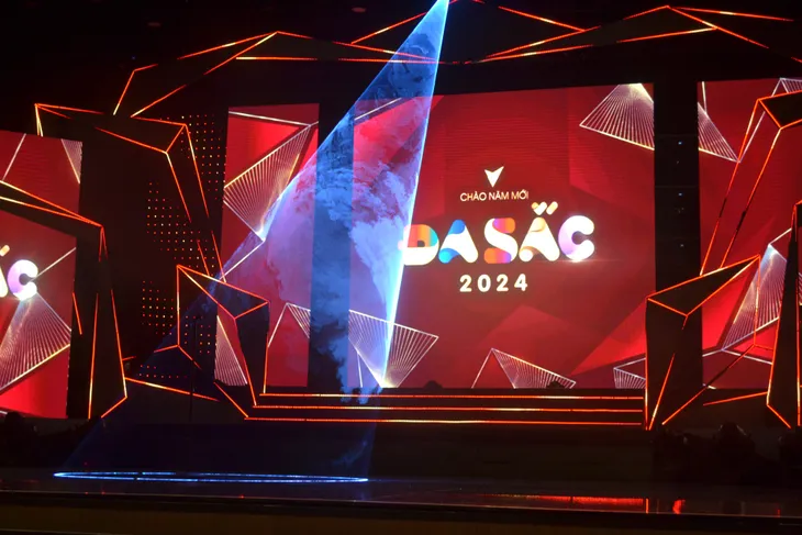 Hé lộ sân khấu lung linh Chào năm mới - Đa sắc 2024 - Ảnh 7. Hé lộ sân khấu lung linh Chào năm mới - Đa sắc 2024 - Ảnh 7.