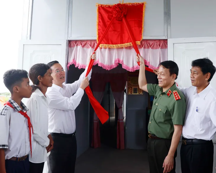 Trao 1.200 căn nhà cho người nghèo tỉnh Sóc Trăng - Ảnh 1.