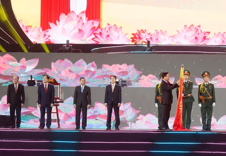 Chủ tịch nước Võ Văn Thưởng dự Lễ kỷ niệm 20 năm thành lập tỉnh Hậu Giang - Ảnh 1.
