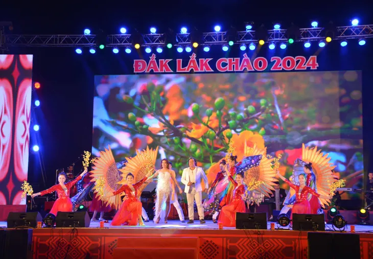 Đắk Lắk chào năm mới 2024 bằng chương trình nghệ thuật đặc sắc - Ảnh 1.