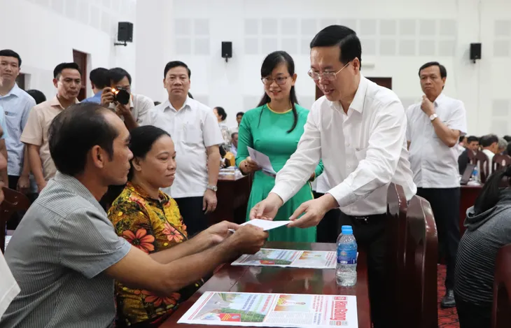 Chủ tịch nước dự Lễ bàn giao 1.400 căn nhà “Đại đoàn kết” tại tỉnh Hậu Giang - Ảnh 4. Chủ tịch nước dự Lễ bàn giao 1.400 căn nhà “Đại đoàn kết” tại tỉnh Hậu Giang - Ảnh 4.
